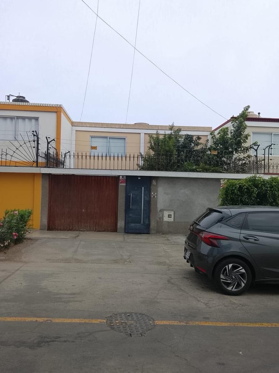 VENTA DE CASA EN SAN MIGUEL CON EXCELENTE UBICACION 192M² - 1