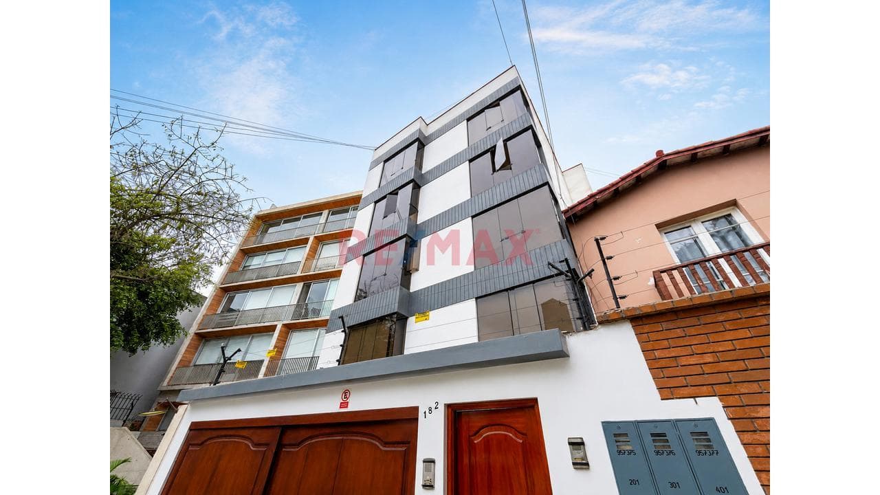 Departamento En Venta En San Isidro Con Cochera Cerca Al Óvalo Gutiérrez - 1