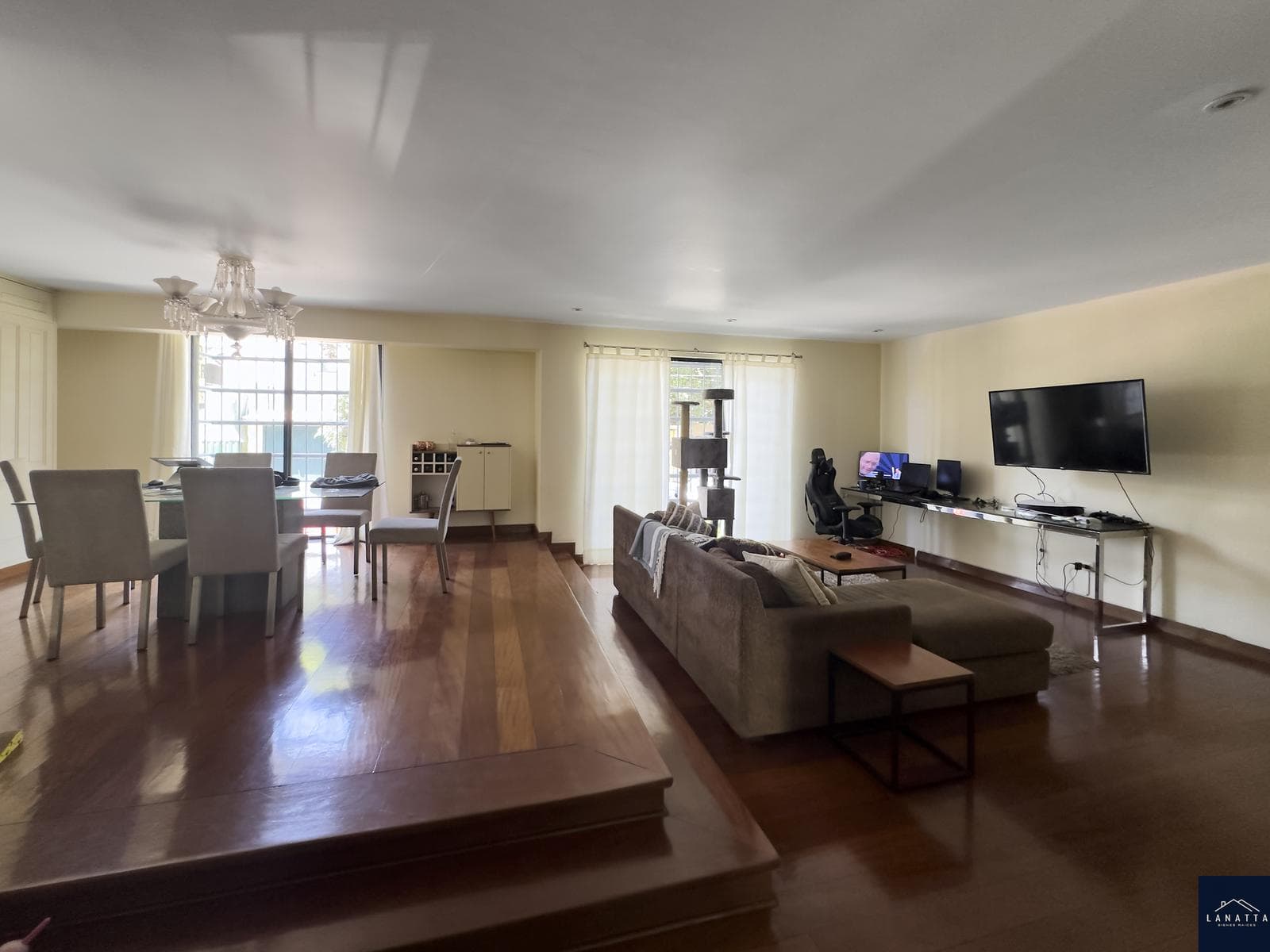 Venta Departamento cerca a EL Golf Flat 222m2 3 dormitorios - 1