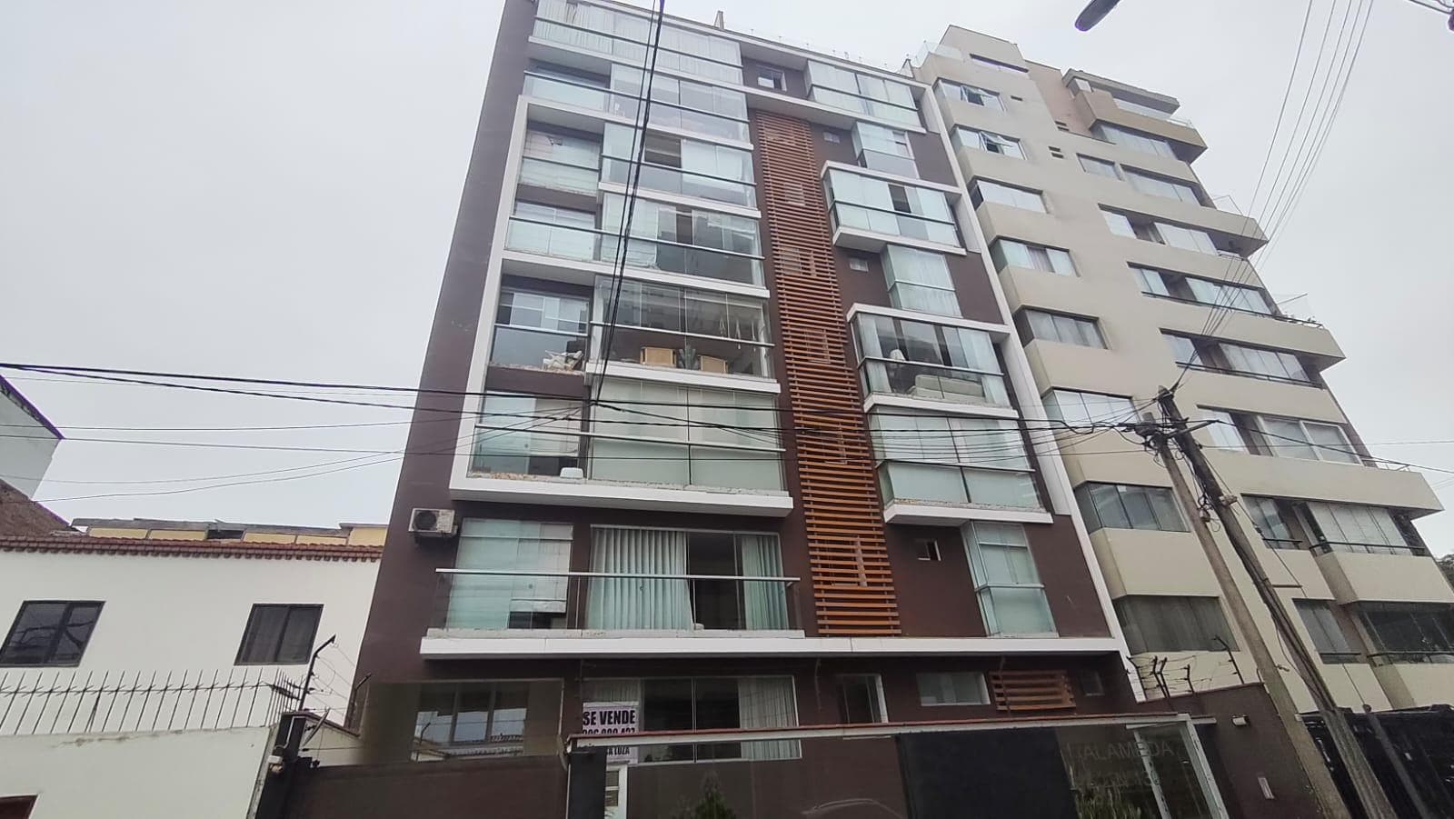 Venta de Departamento en Miraflores de 150 M2 Terraza + Cochera + Deposito - 1