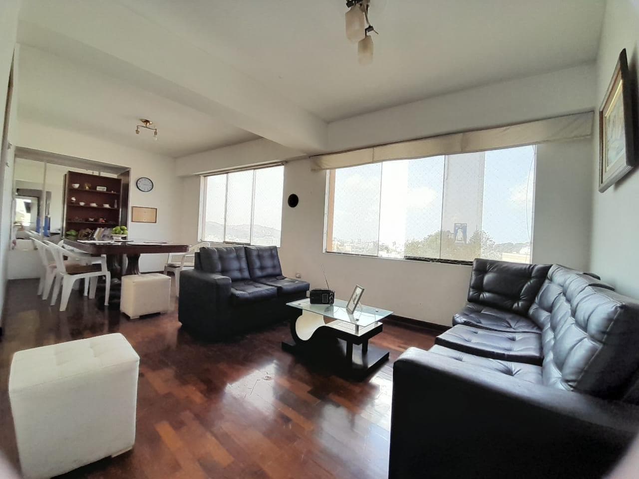 ¡Amplio Departamento En Venta En Surco! - 1
