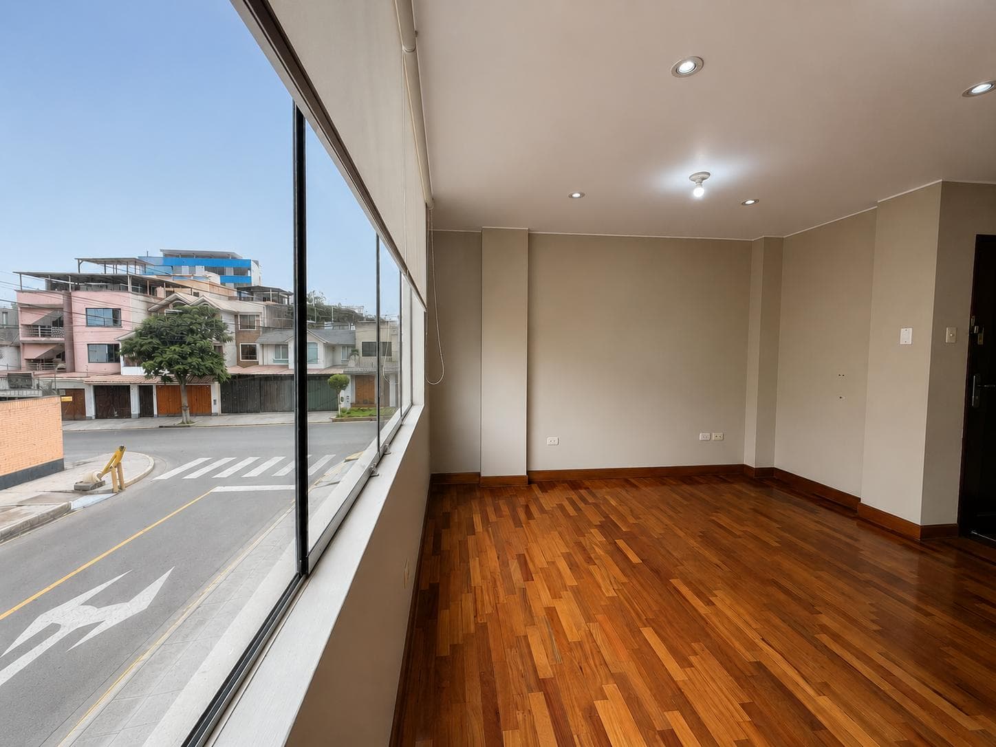Alquiler De Lindo Departamento De 3 Habitaciones + Cochera En Mayorazgo - 1