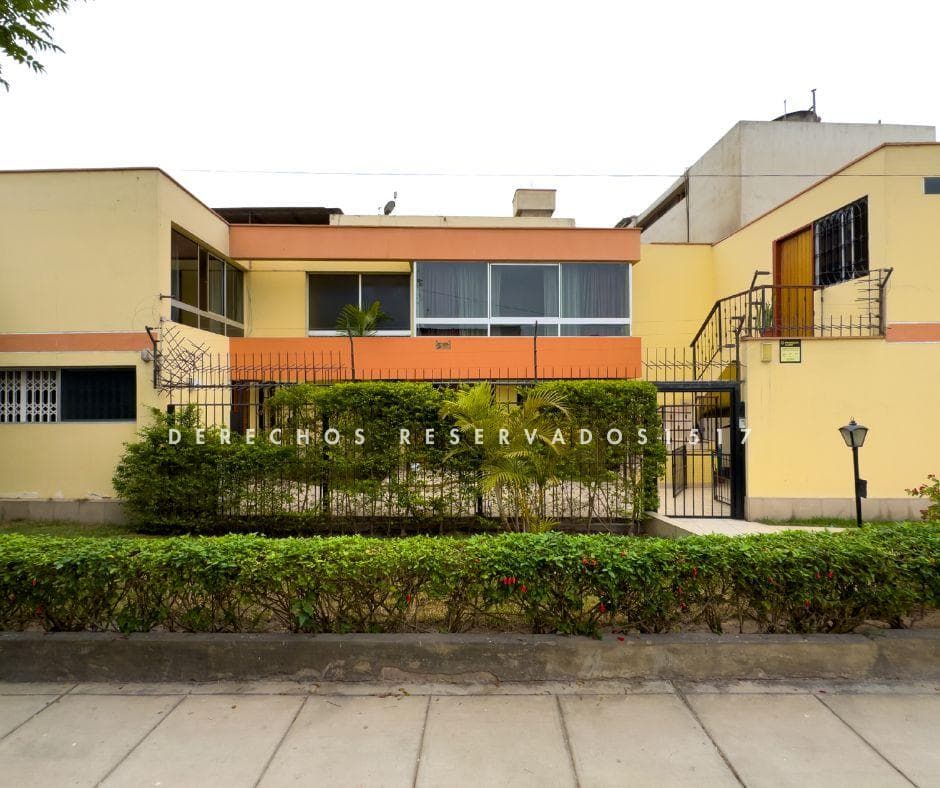 En Venta Casa remodelada en CORPAC , San Isidro. - 1