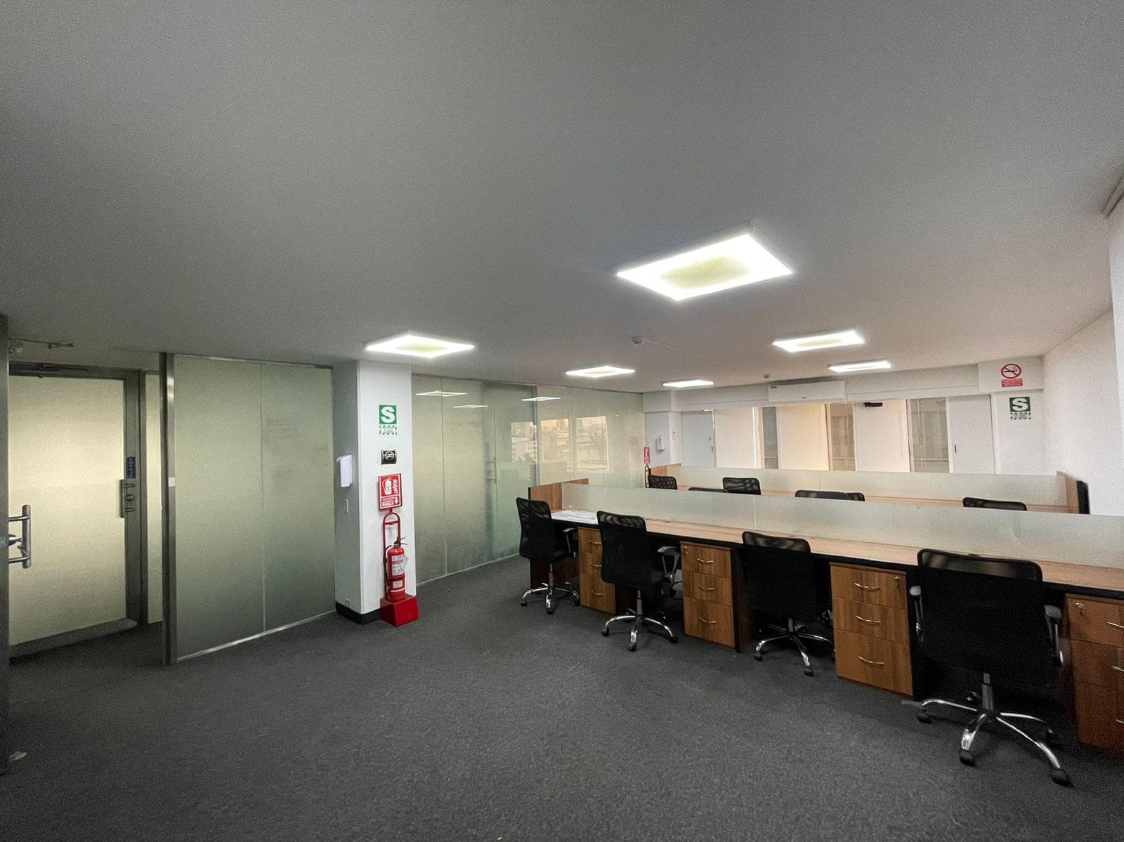 Alquiler de oficina en República de Panamá cdra 3505, esquina con calle Las Oropéndolas, San Isidro - 1