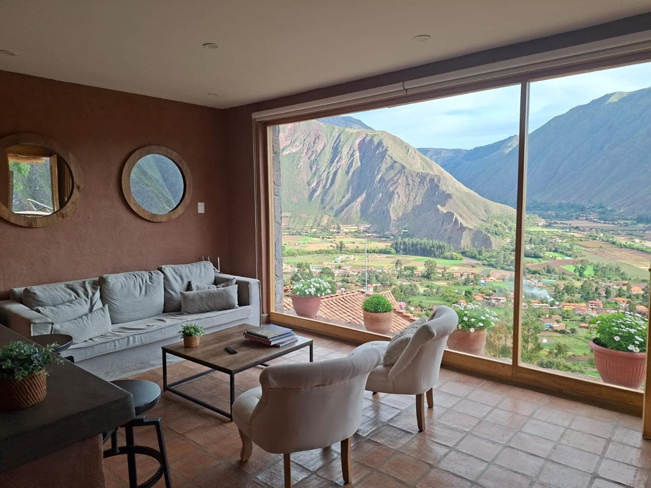 Casa Amoblada con Vista Panorámica al Valle Sagrado | Lista para Generar Ingresos - 1