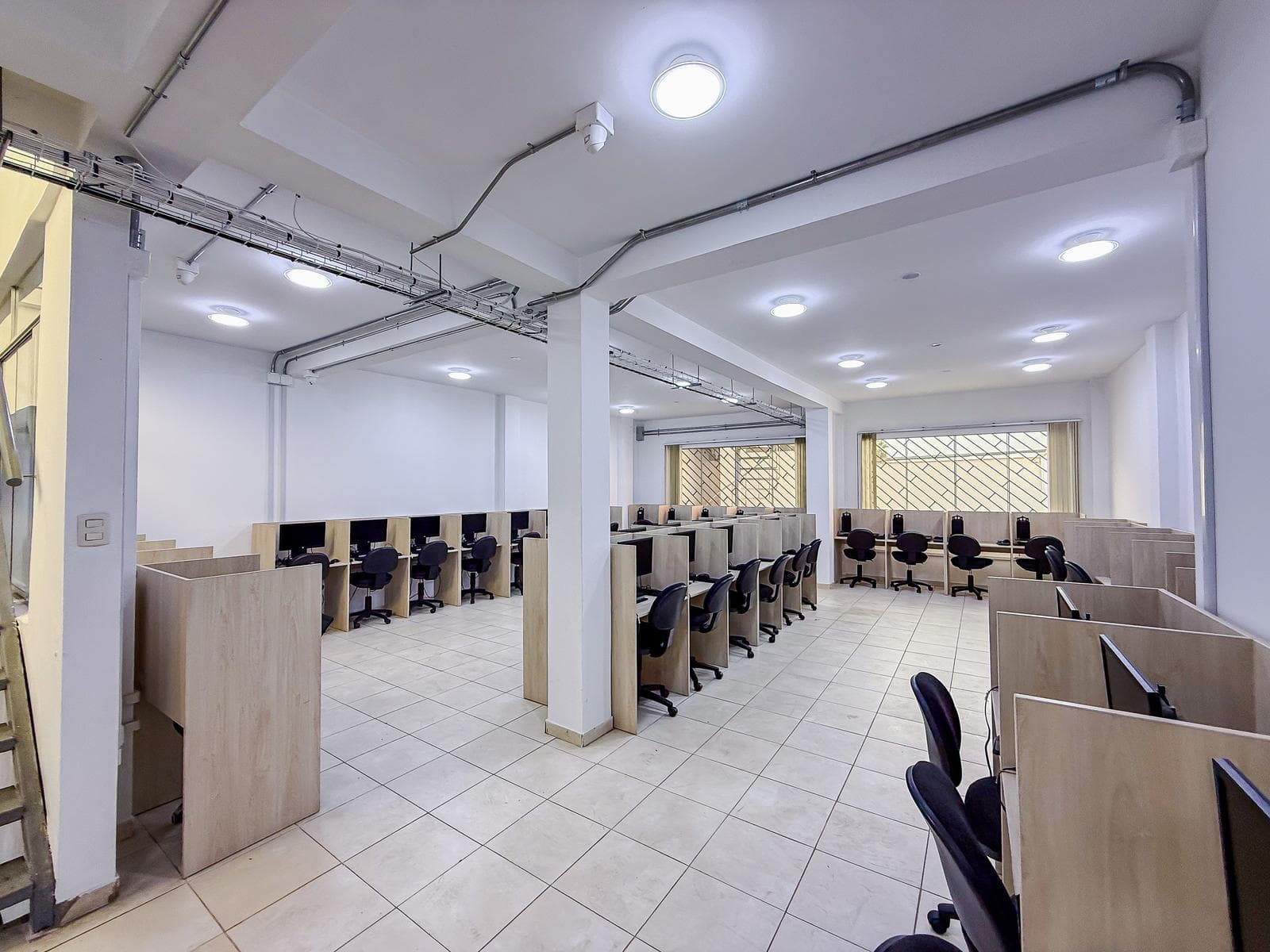 VENTA AMPLIO LOCAL COMERCIAL CORPORATIVO - 1