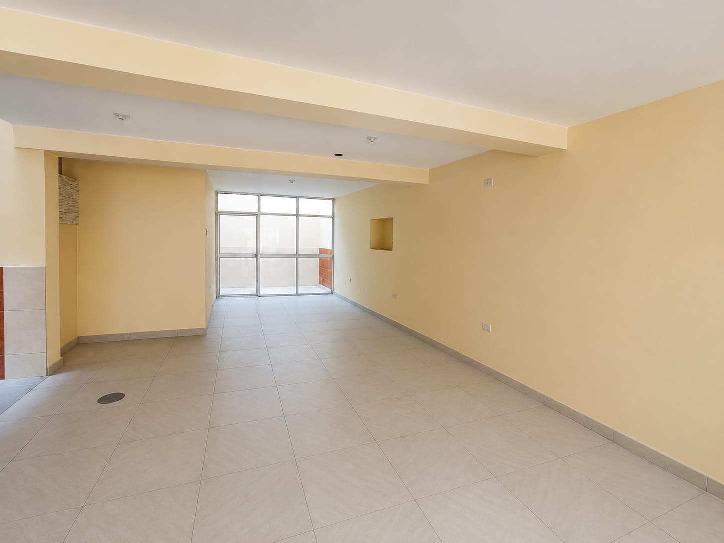 LOCAL COMERCIAL EN ALQUILER DE 190 m² EN PLENA AV. TRAPICHE – COMAS - 1