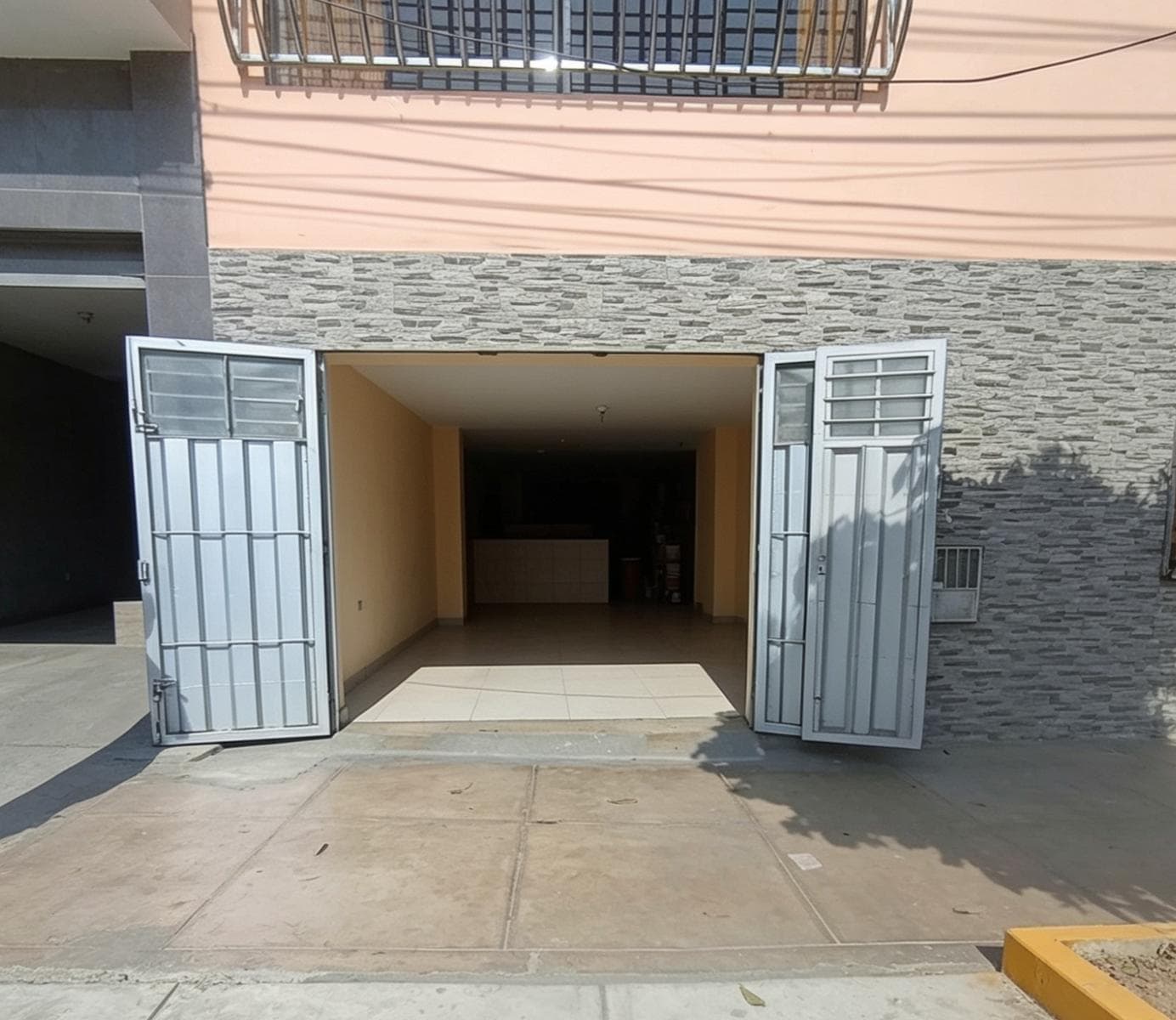LOCAL COMERCIAL EN ALQUILER DE 70 m² EN PLENA AV. TRAPICHE – COMAS - 1