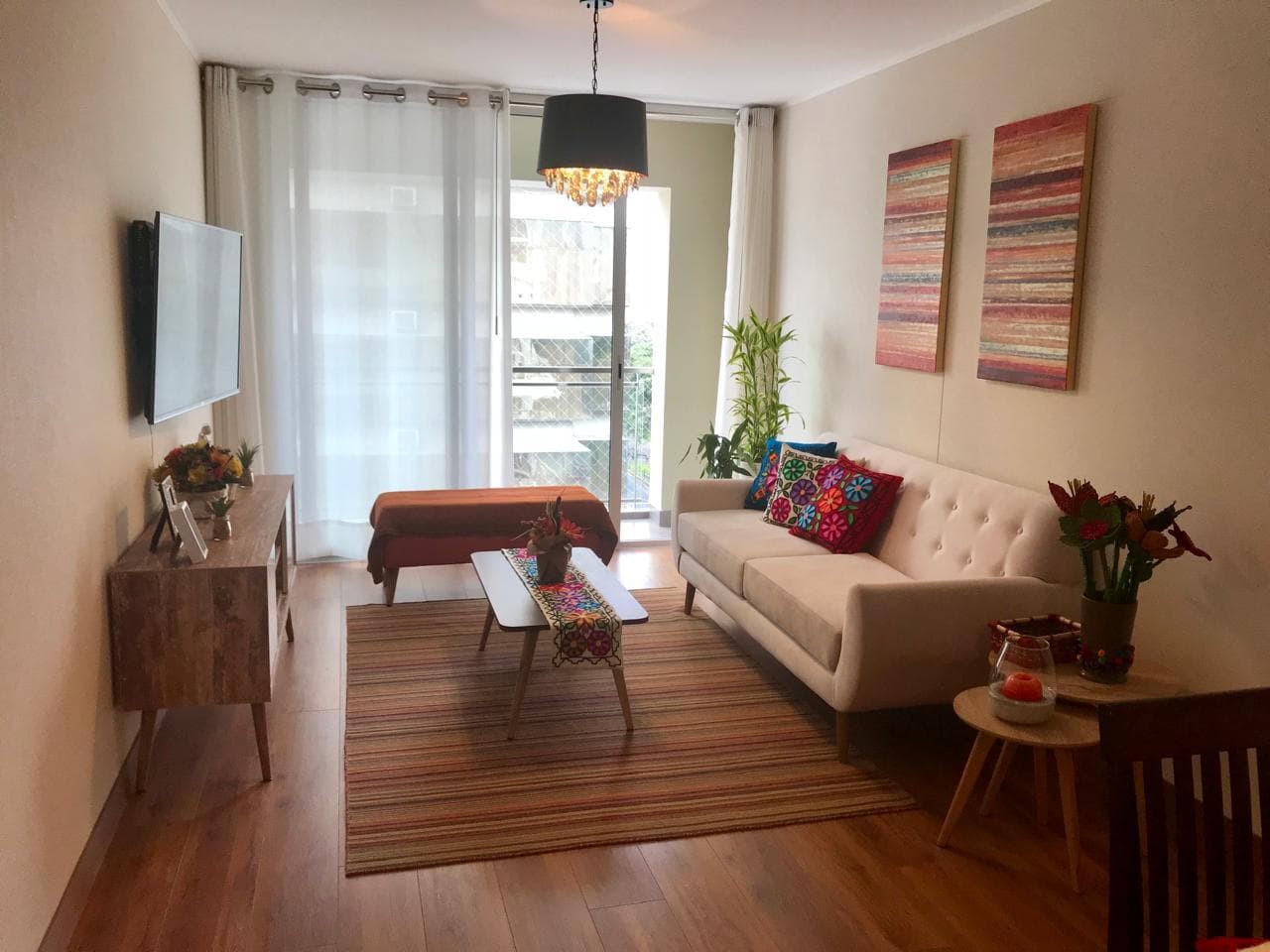 Departamento excelente ubicación, 100m2, amoblado, 2 dorm, 1 cochera, Miraflores - 1