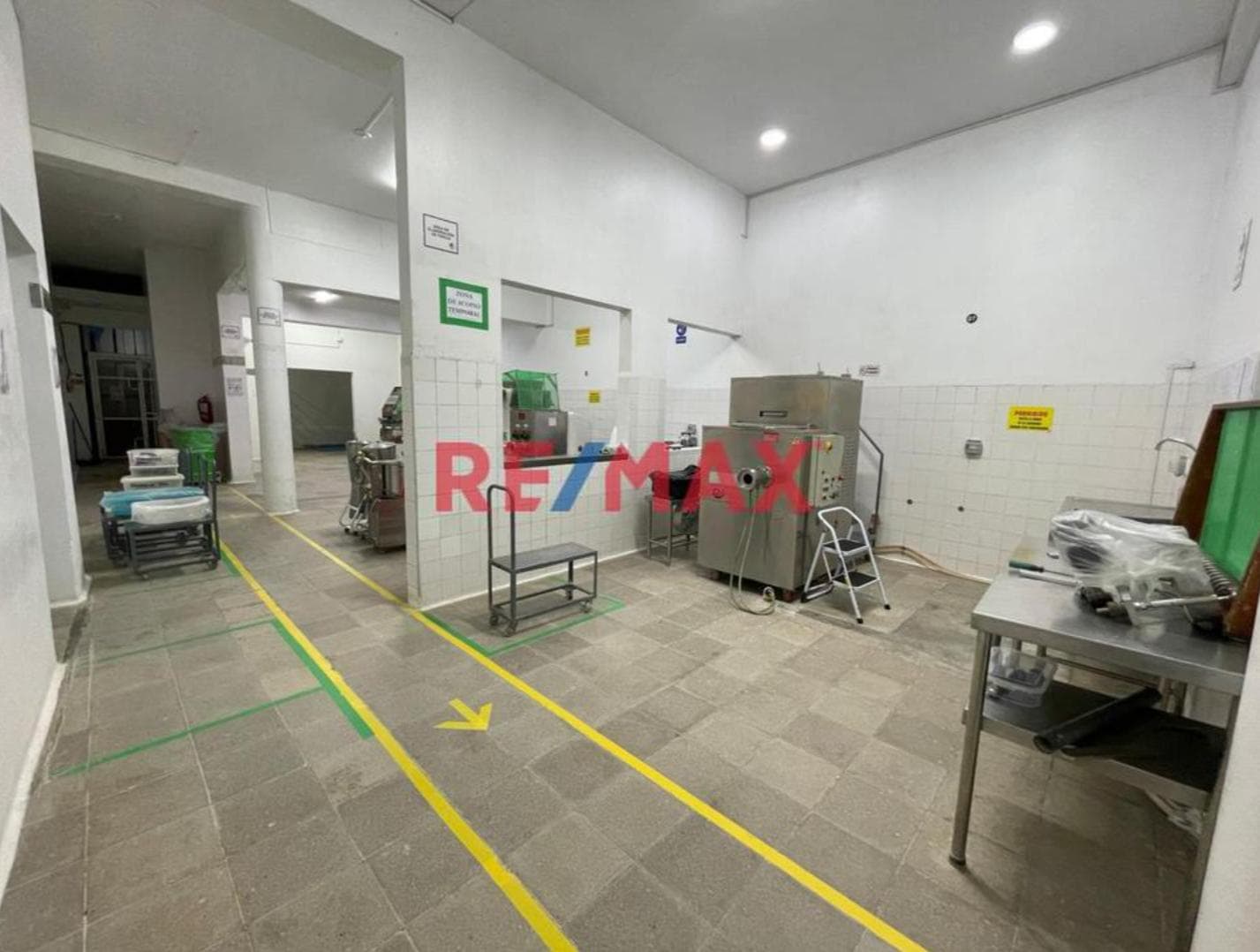 Local Industrial En Surquillo | 530 M² | 60 Kw | Montacargas - 1