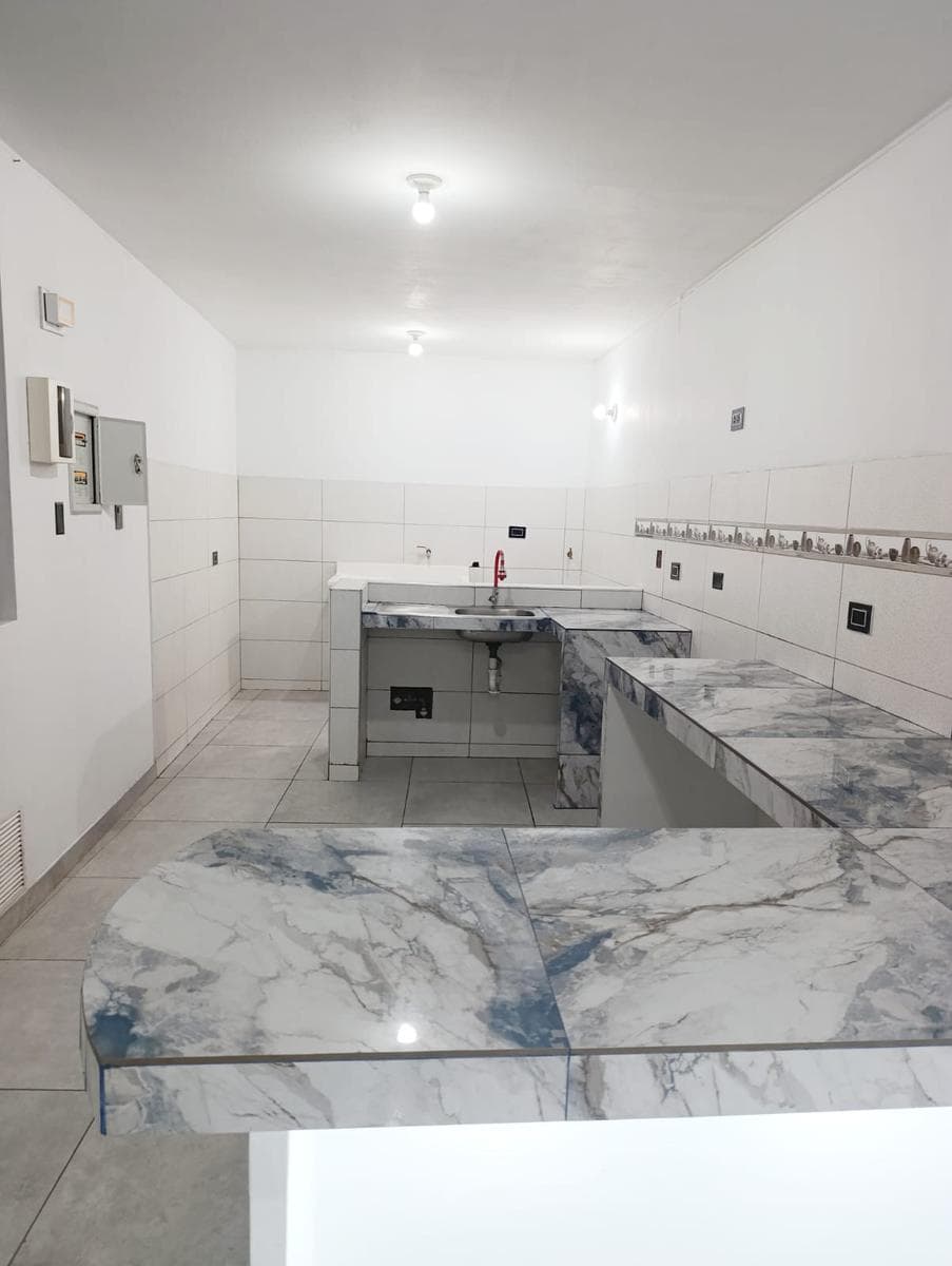 Departamento De 130 M² - Tercer Piso - En Alquiler – Paradero 14 De Av. Central - 1